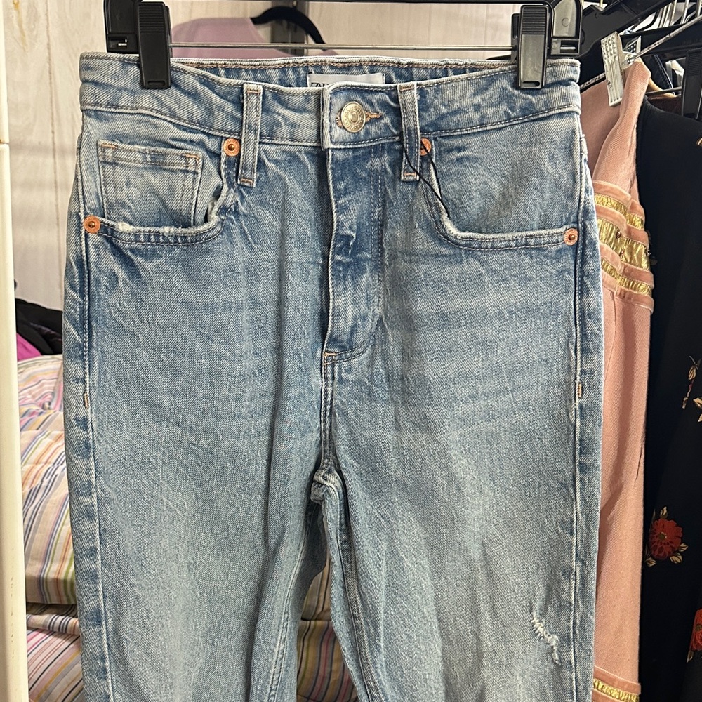 Zara Women's Straight Leg Jeans in Light Blue - Picture 2 of 6